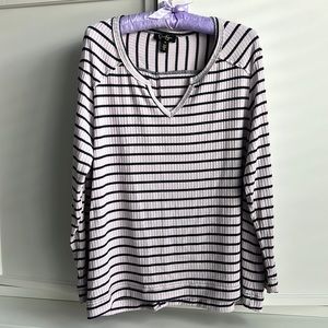 Jessica Simpson oversized purple top, size Medium